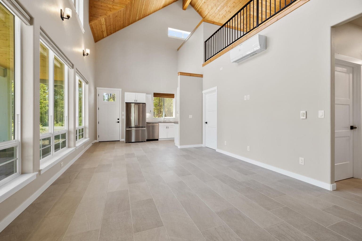 Photo of 16932 Upland 4 of 38