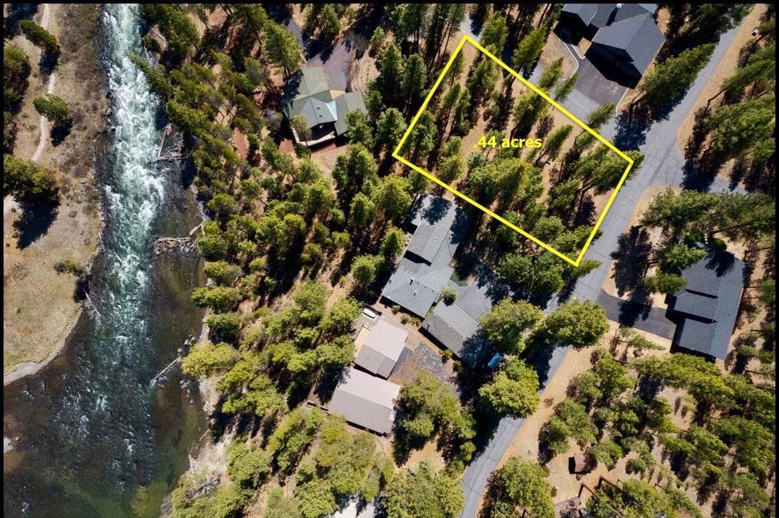 Approximate property boundaries.