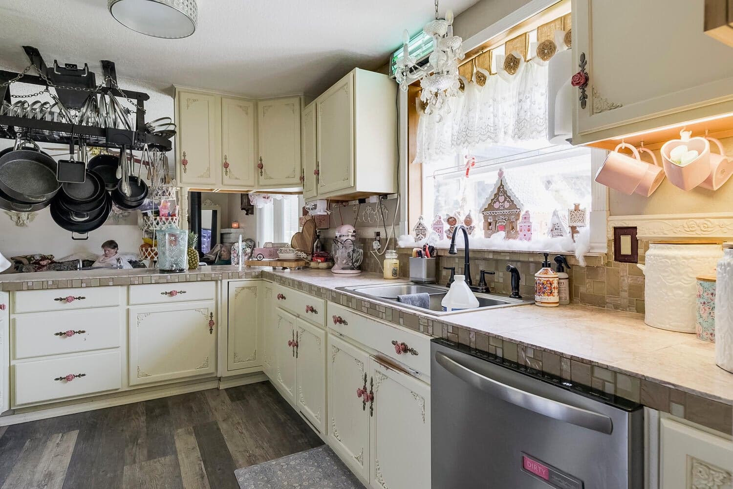 Photo of 20873 Greenmont 2 of 35