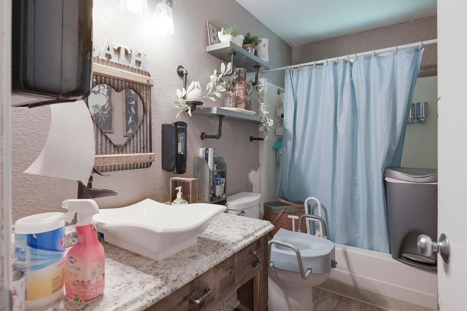 Photo of 20873 Greenmont 3 of 35