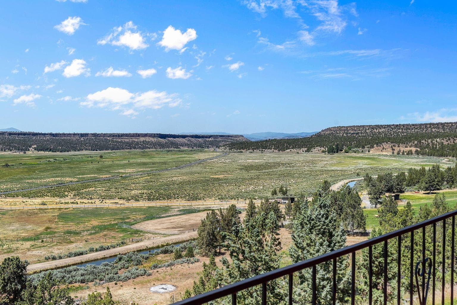 Photo of 6150 Crooked River 4 of 105
