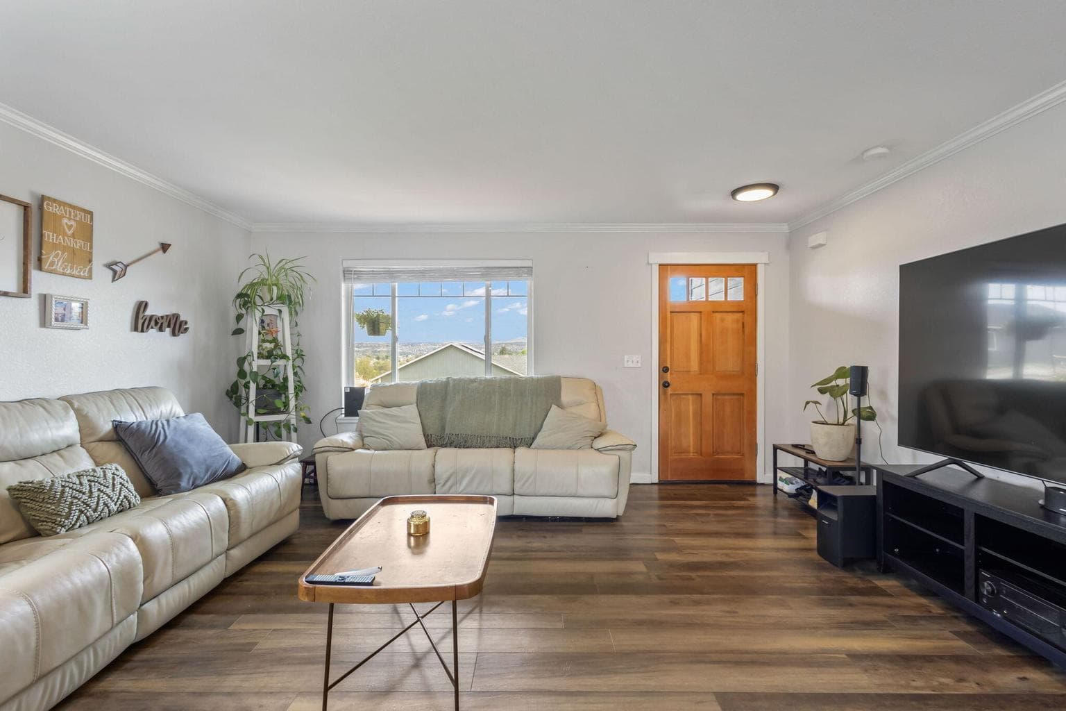 Photo of 558 Cedar Hill 3 of 40