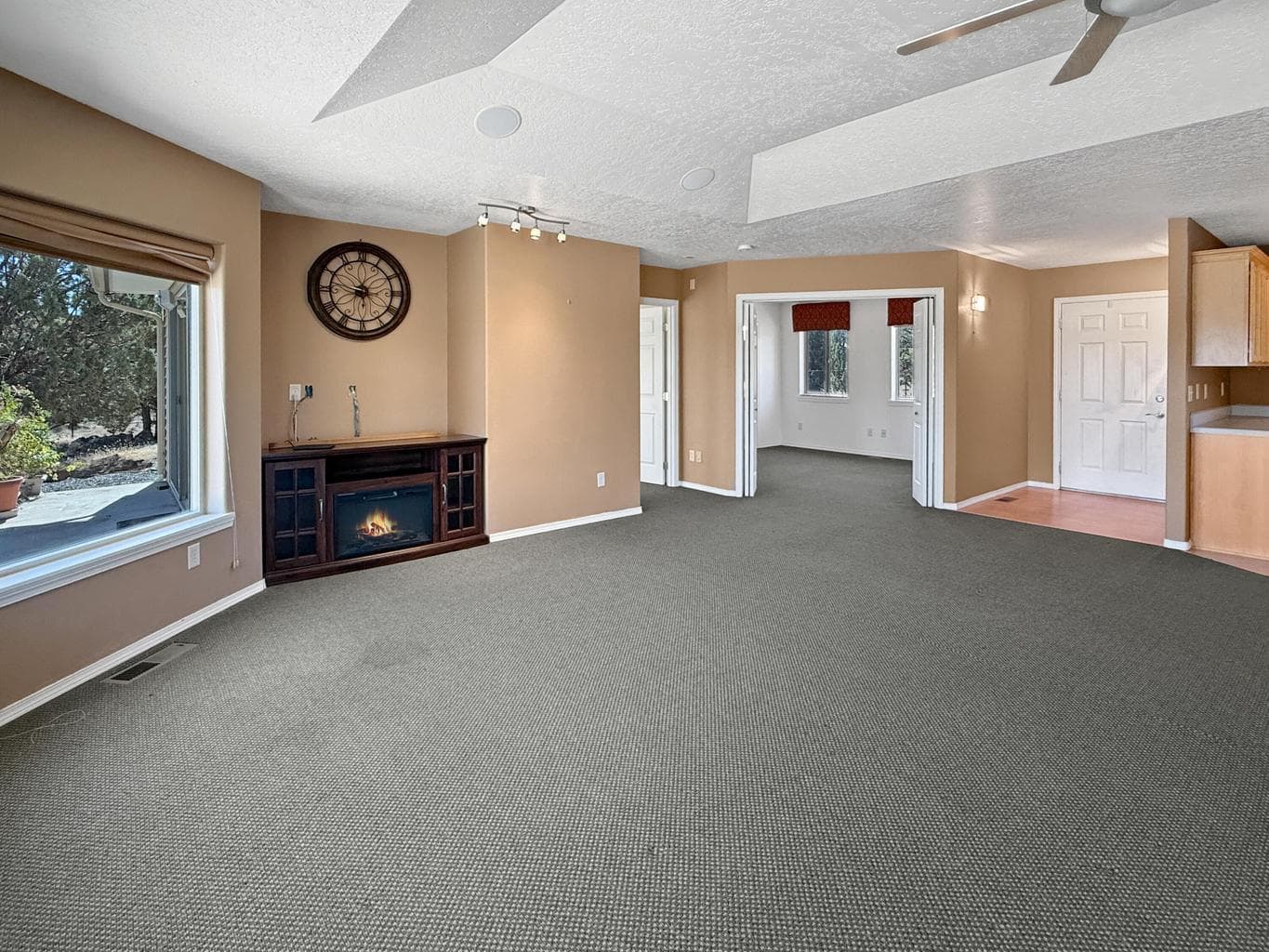Photo of 6833 Raven Hill 5 of 42