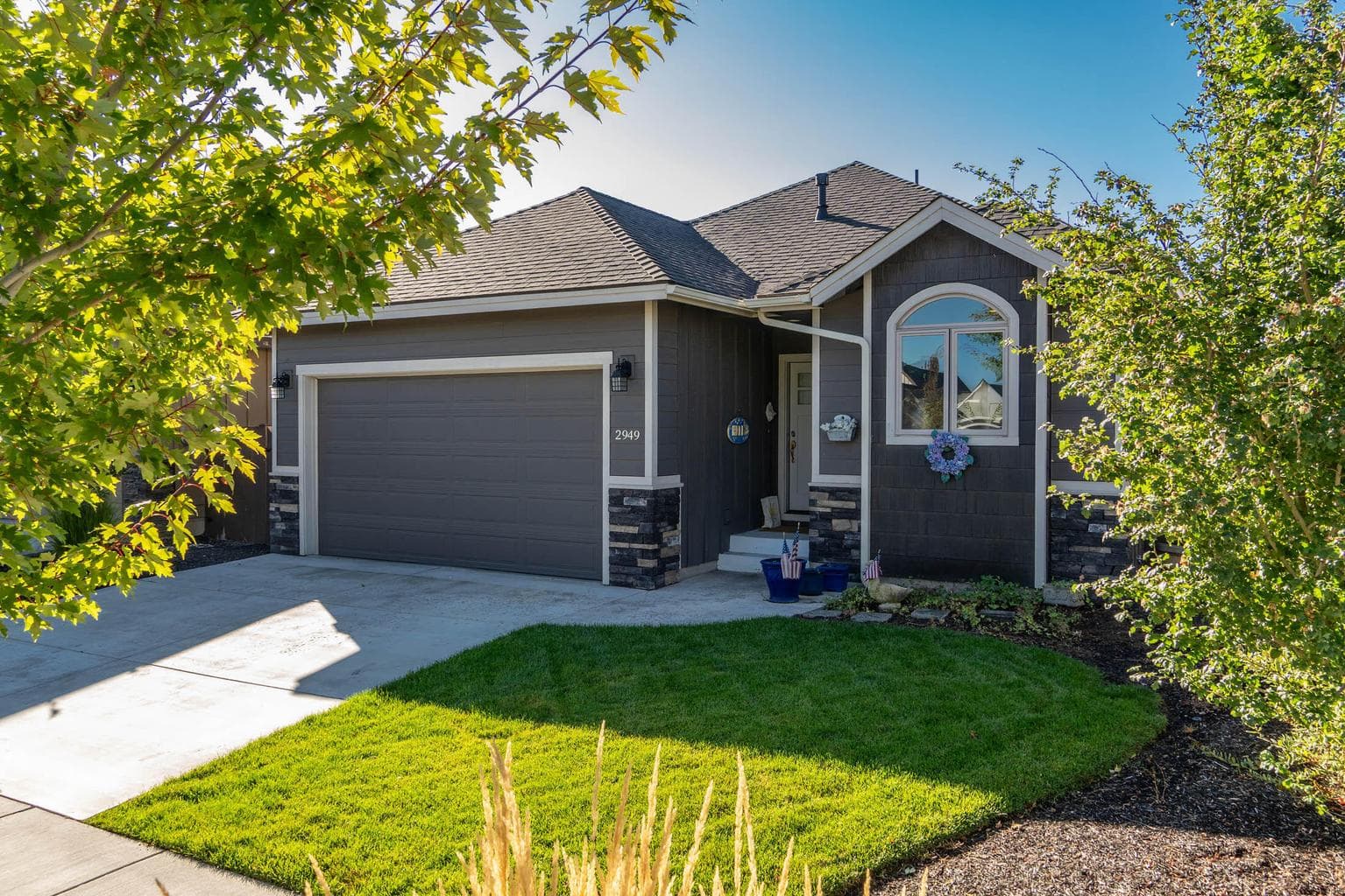 2949 Flagstone