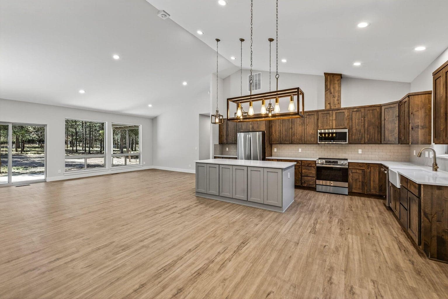 Photo of 16065 Cascade 5 of 47