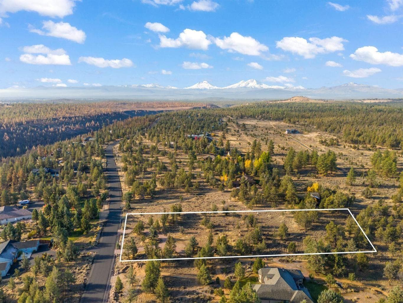 Photo of 17720 Mountain View 2 of 16