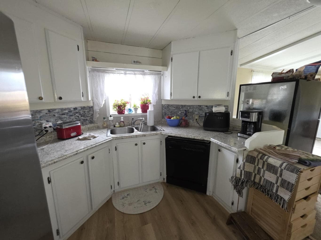 Photo of 820 Wilson 2 of 18