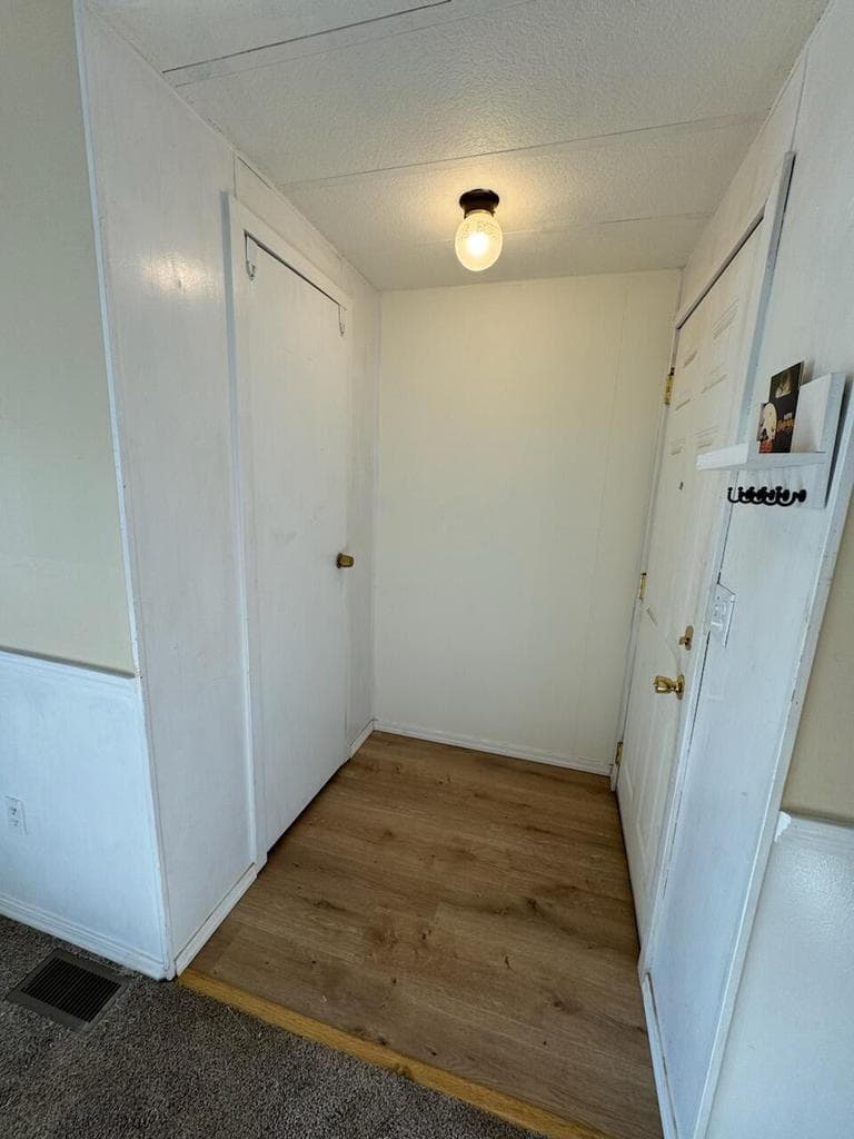 Photo of 820 Wilson 5 of 18