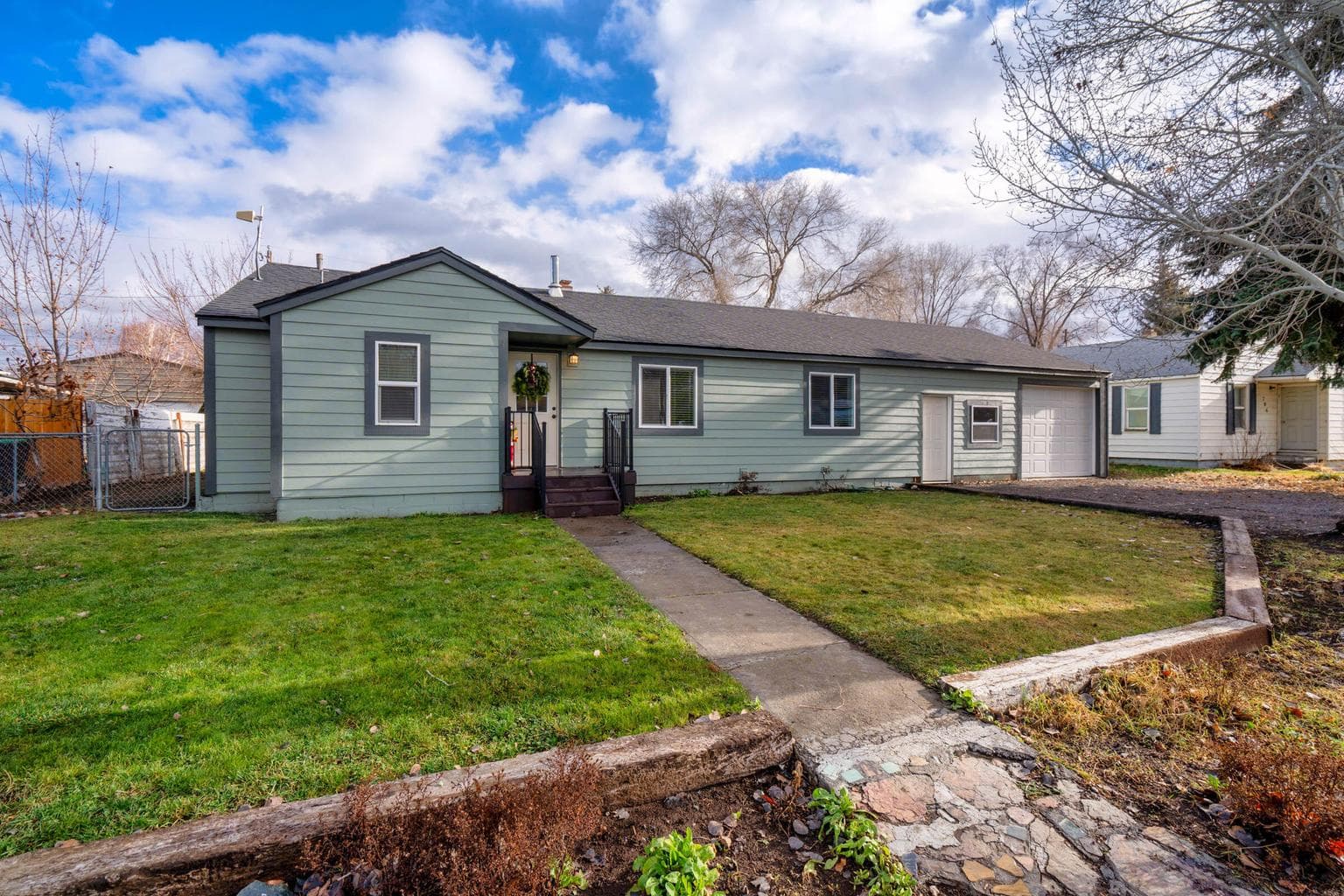 Photo of 704 Elm 2 of 35