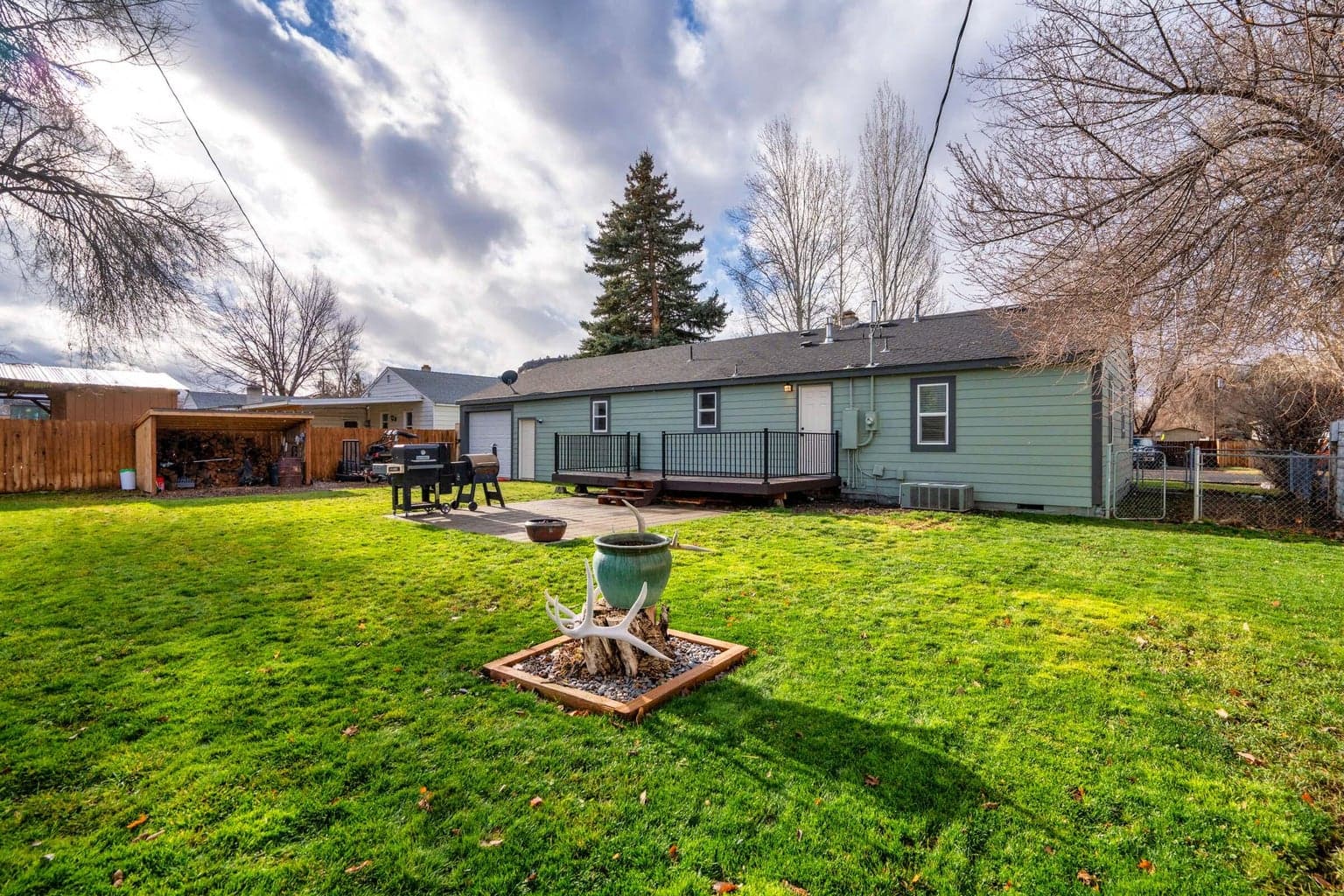 Photo of 704 Elm 3 of 35
