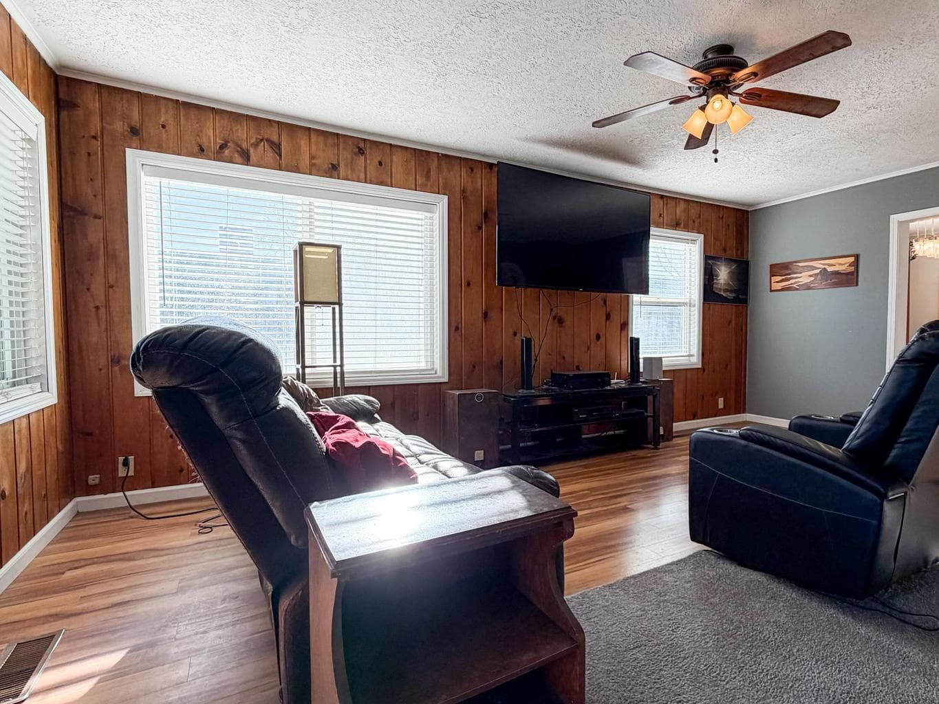 Photo of 279 Willowdale 4 of 23