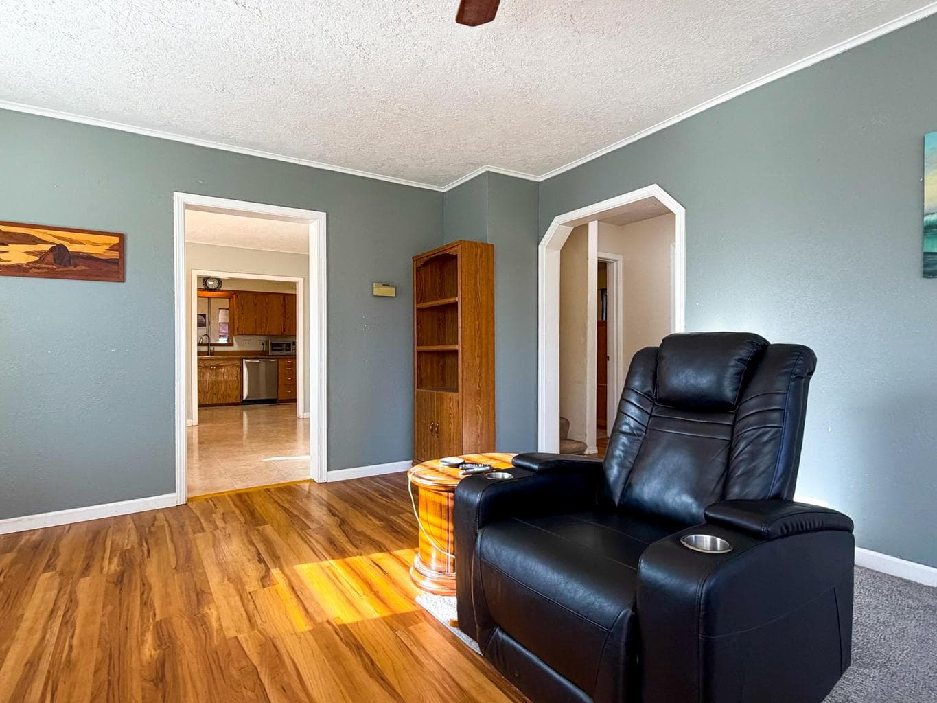 Photo of 279 Willowdale 5 of 23