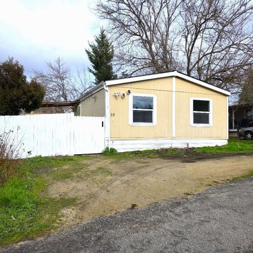 Photo of 939 Valley View 2 of 13