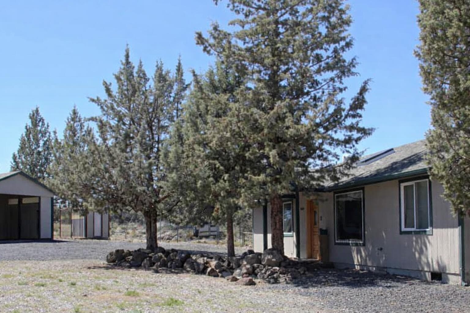 Private setting and mature trees