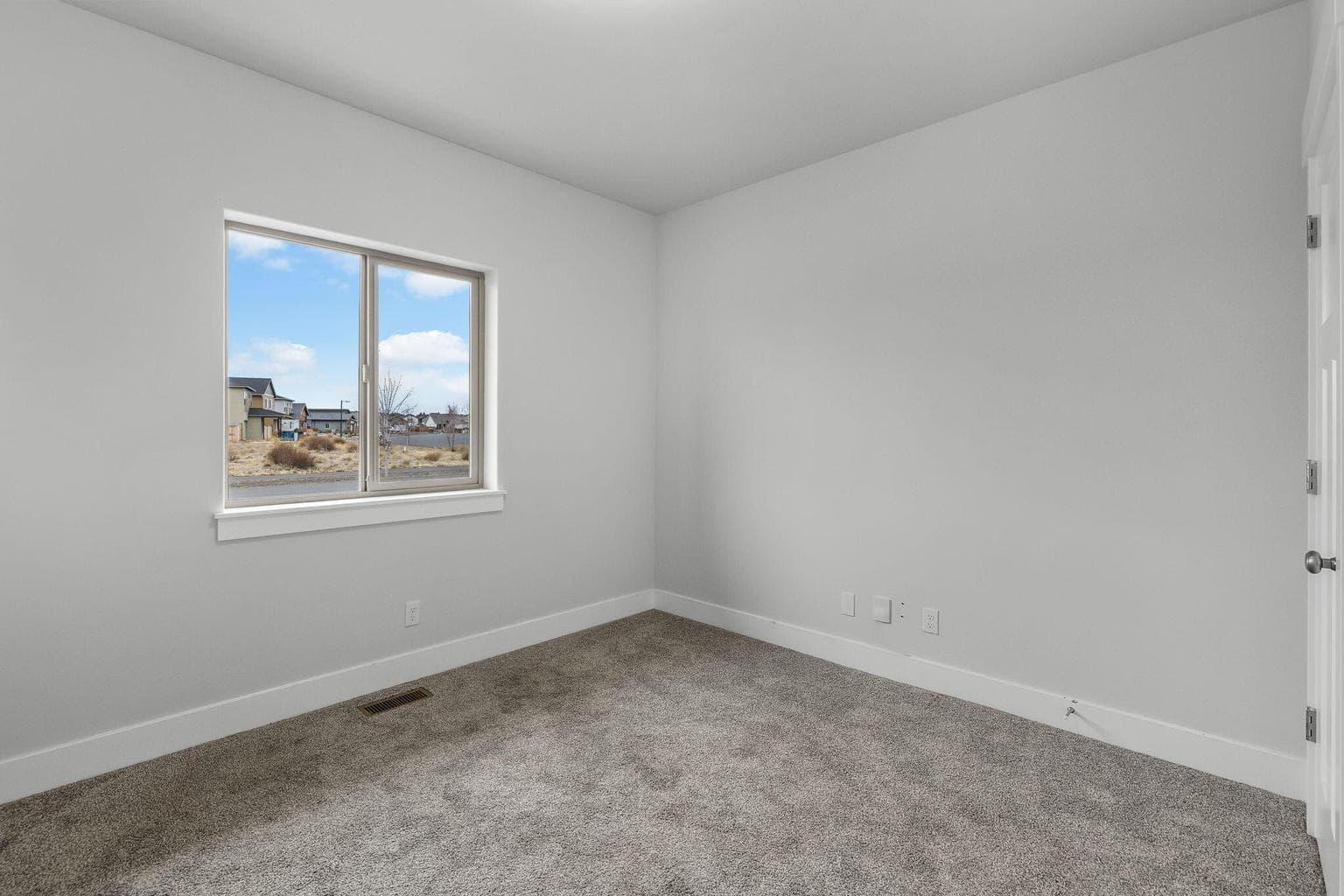 Photo of 16532 Pine Creek 4 of 37