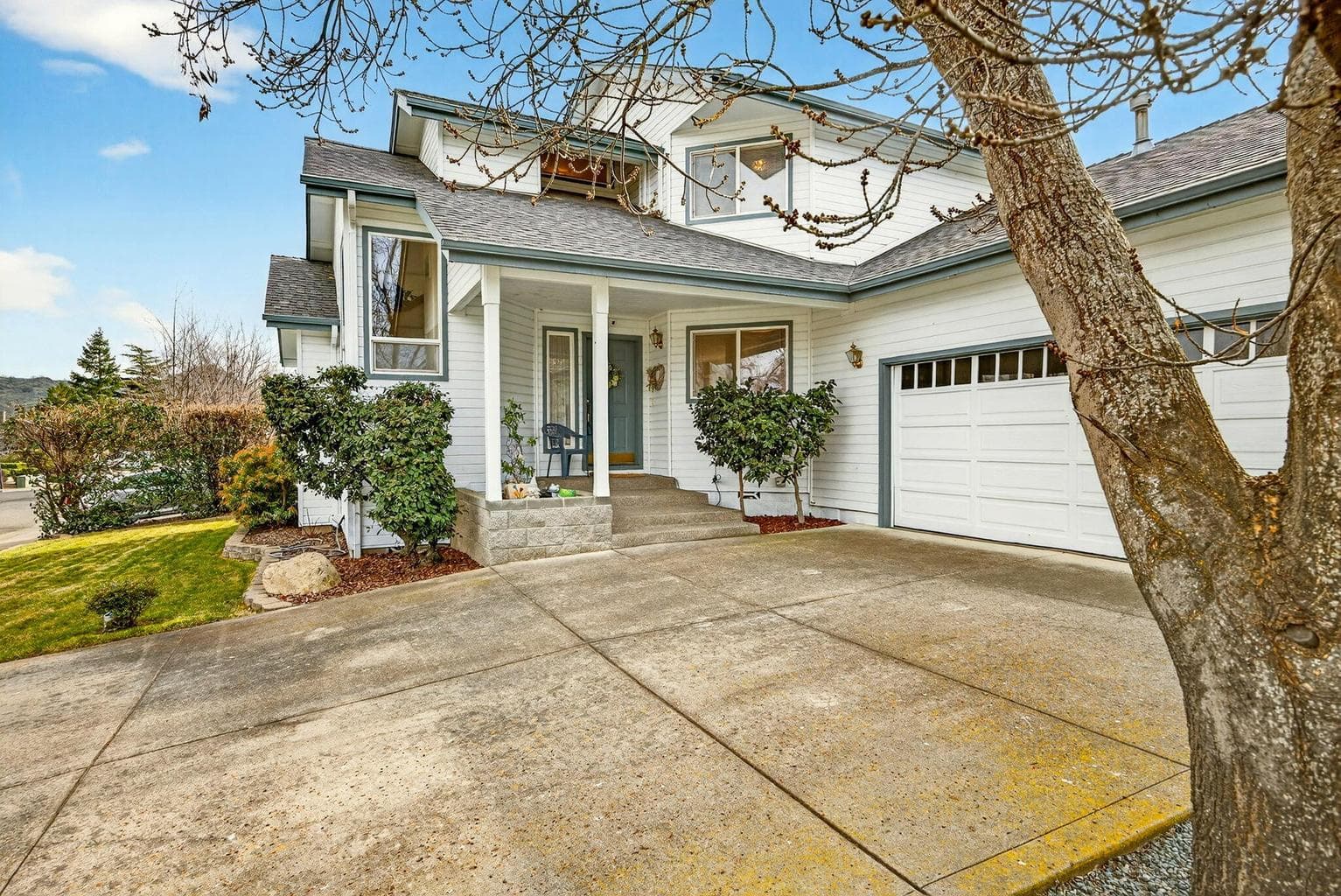 Photo of 1087 Oak Knoll 3 of 40
