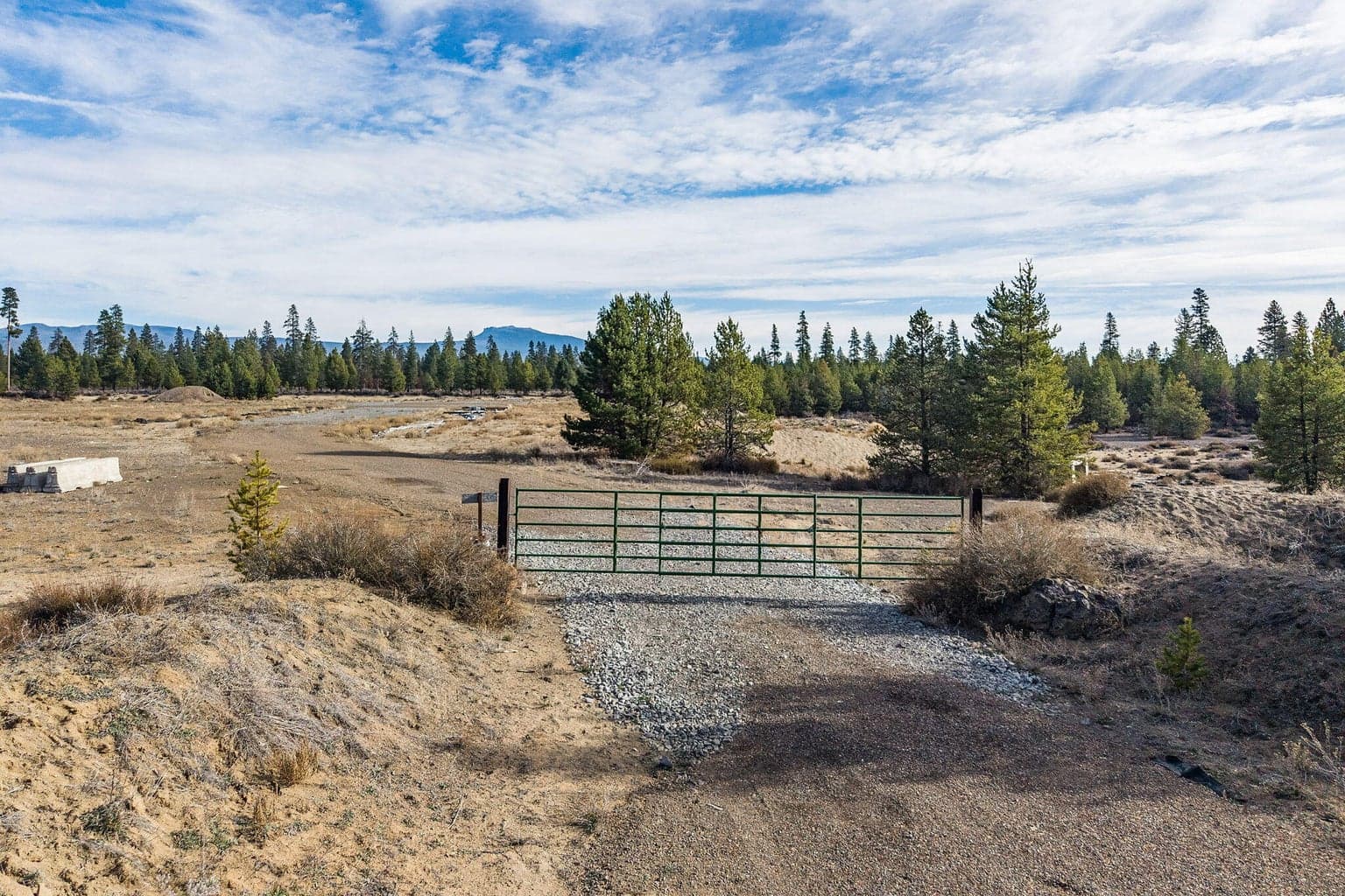 Photo of 17160 Rosland 3 of 15