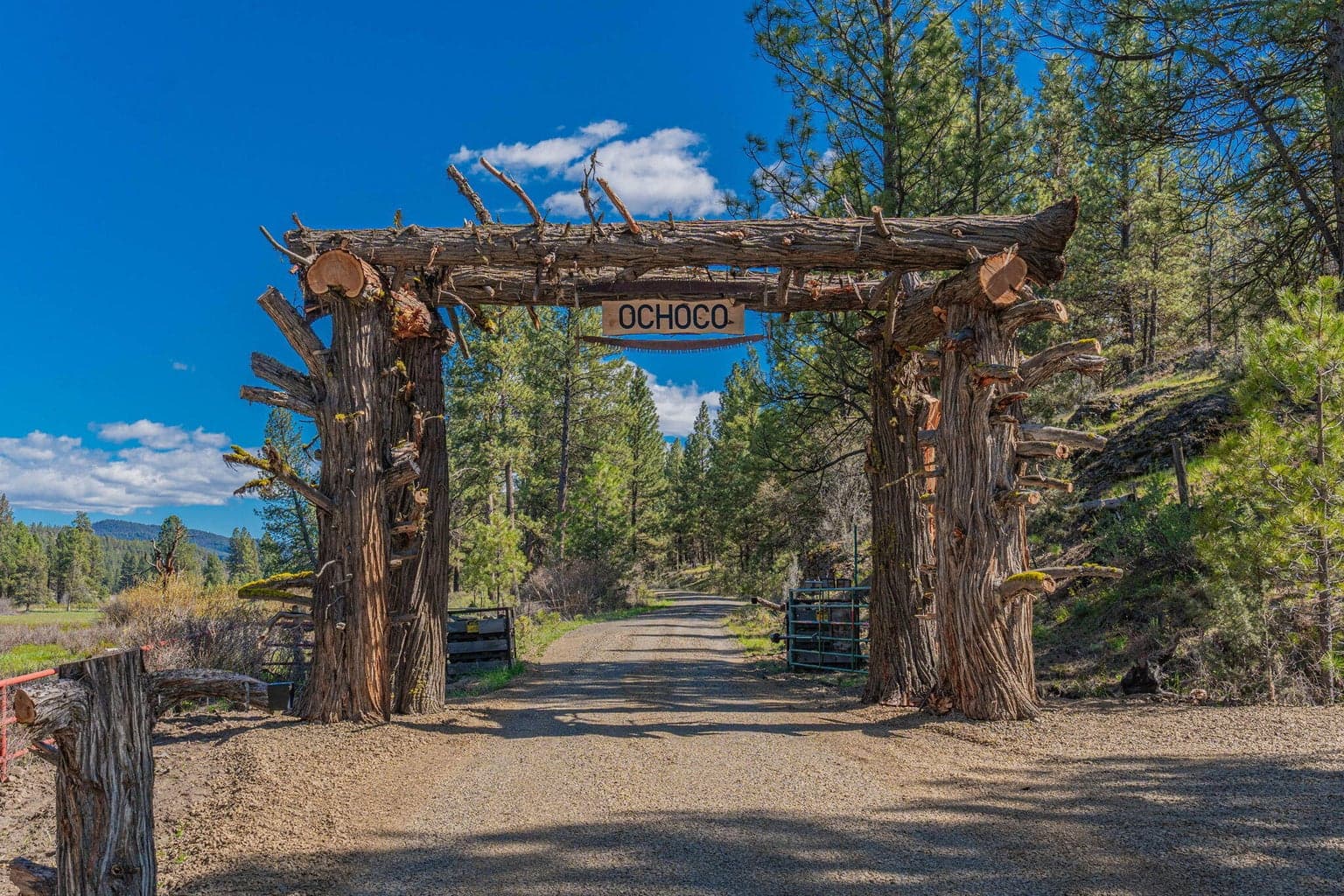 Photo of 27990 Old Wolf Creek Road 2 of 56