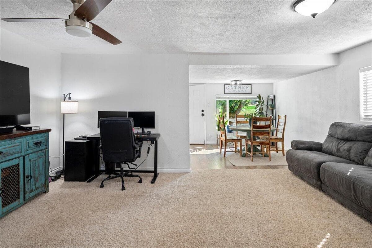 Photo of 2797 Paulina 5 of 47