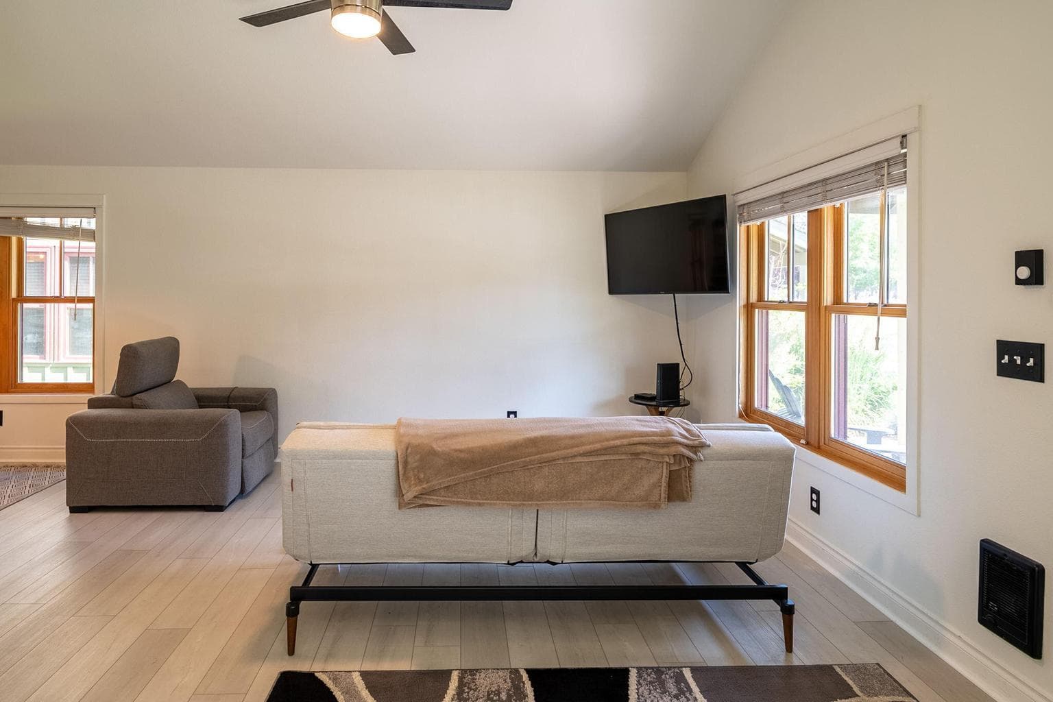Photo of 335 Cottonwood 4 of 31