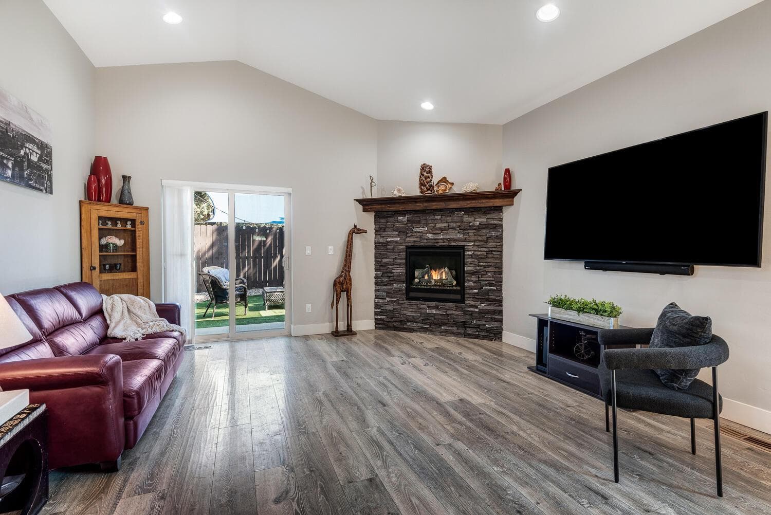 Photo of 2382 Jackson 3 of 20