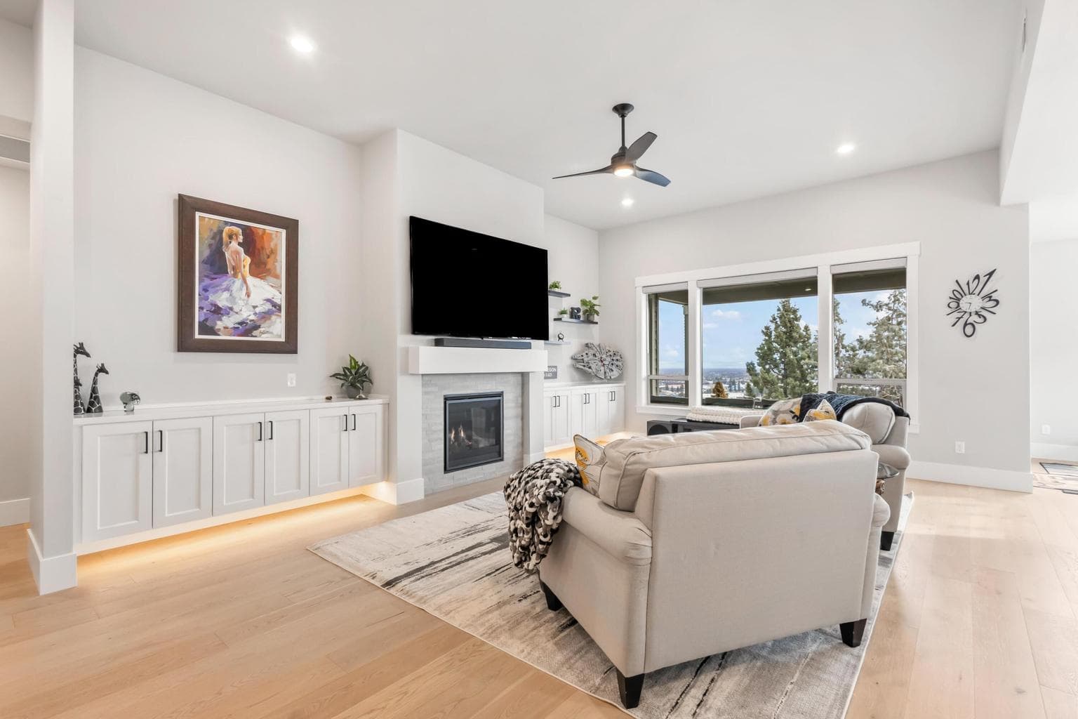 Photo of 3038 Butte View 4 of 40