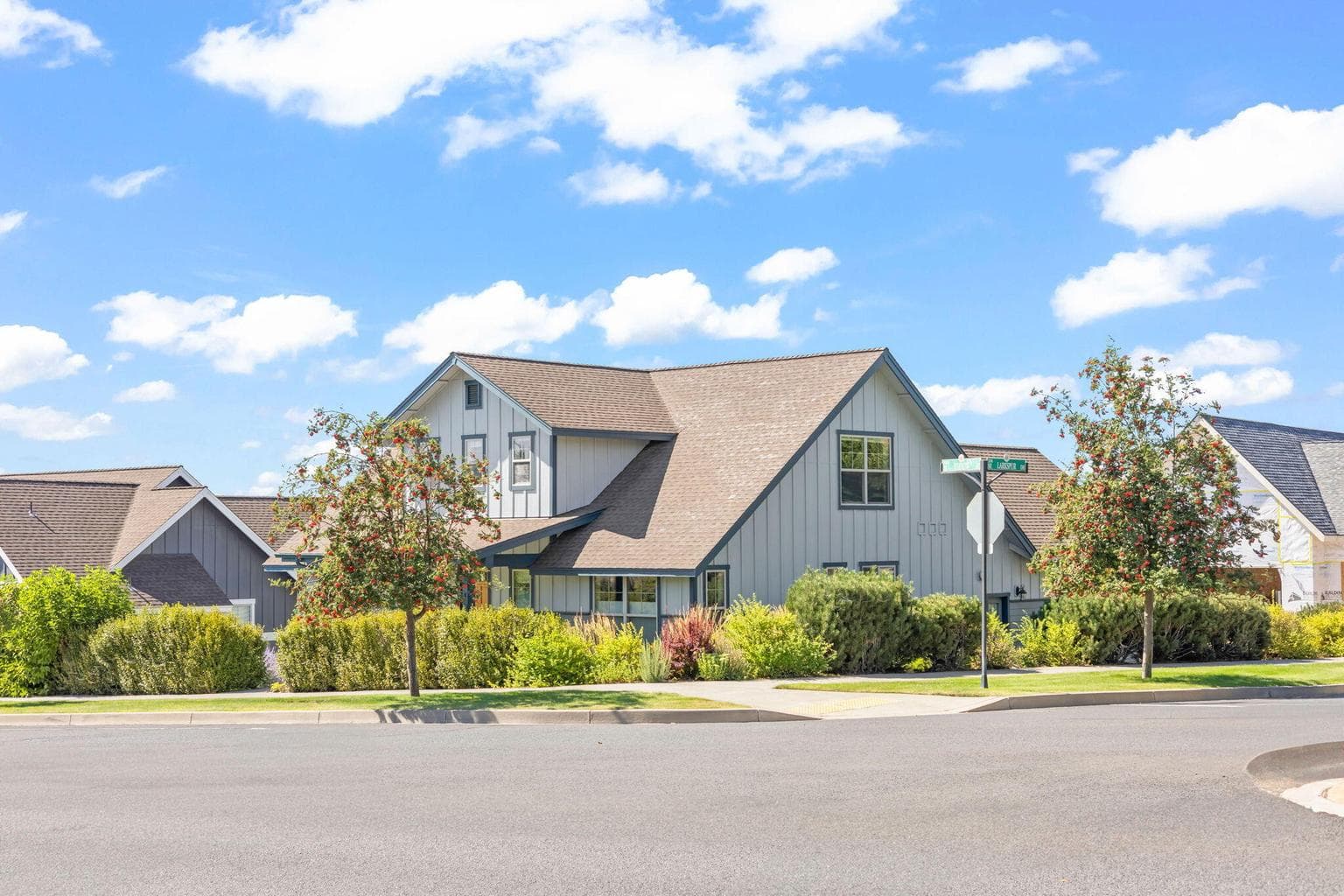 Photo of 1082 Yarrow 4 of 52