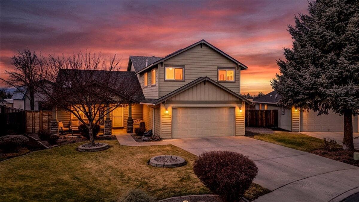Photo of 2240 Oak 1 of 65