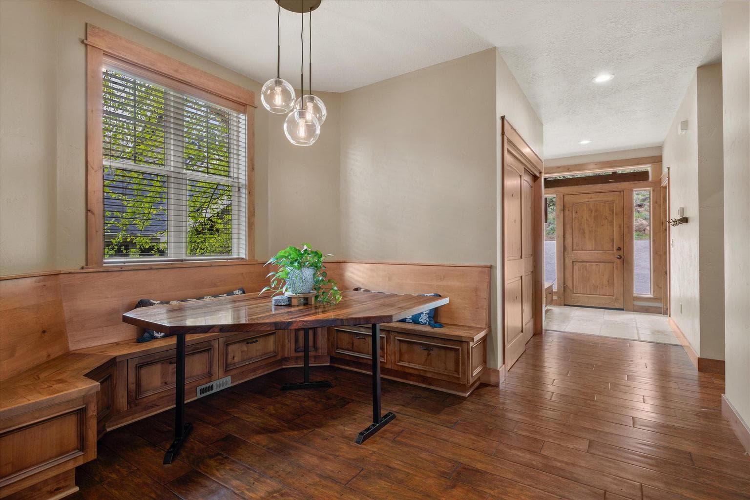 Built in kitchen nook