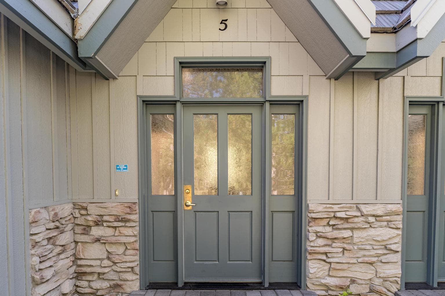 Photo of 56982 Peppermill 2 of 23