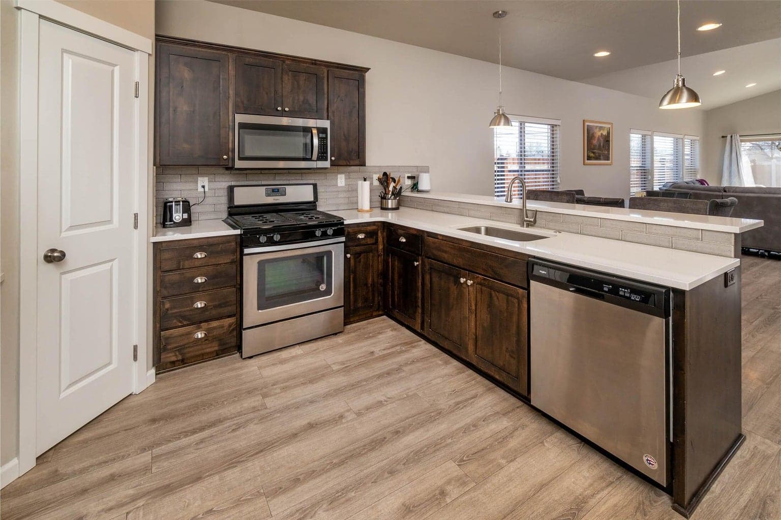 Kitchen with SS appliances and quartz countertops