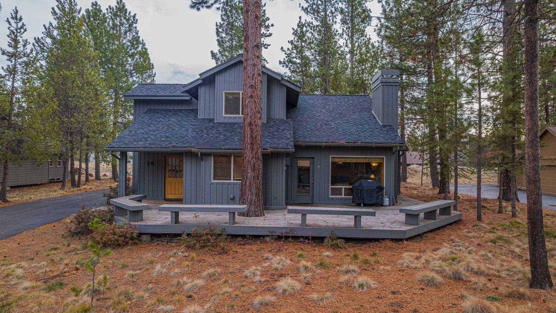 Great north end location near the Woodlands Golf Course, The Deschutes River and the Owners Pool.