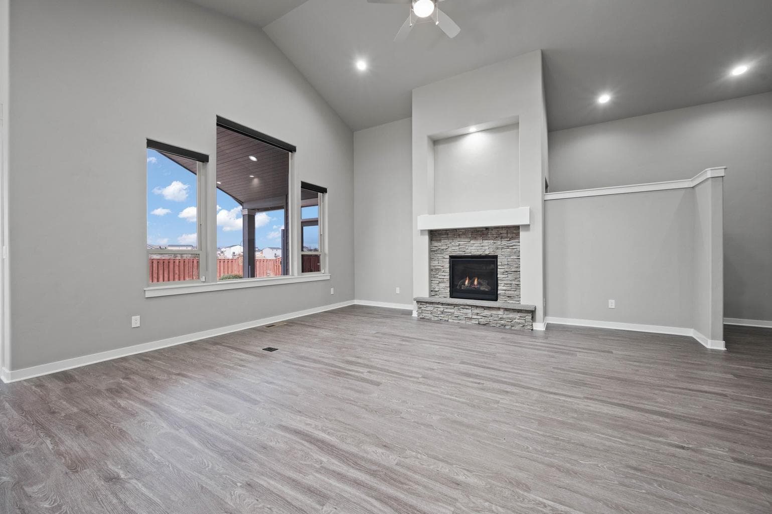 Photo of 887 Hudspeth 4 of 27