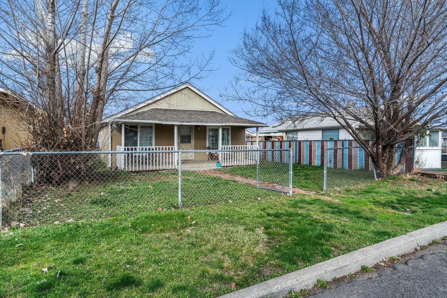 Photo of 859 Ewen 3 of 31