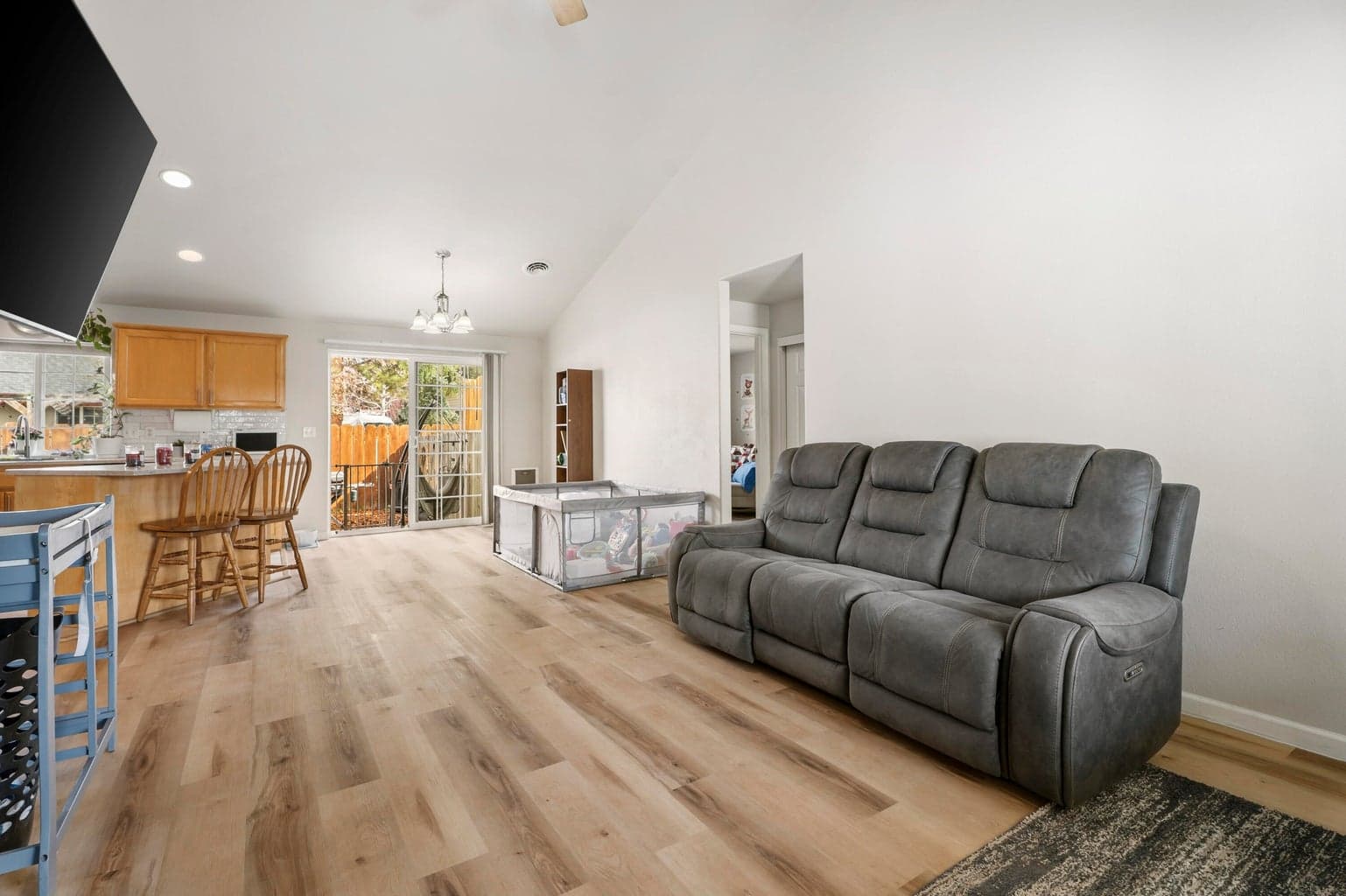 Photo of 1270 6th 5 of 35