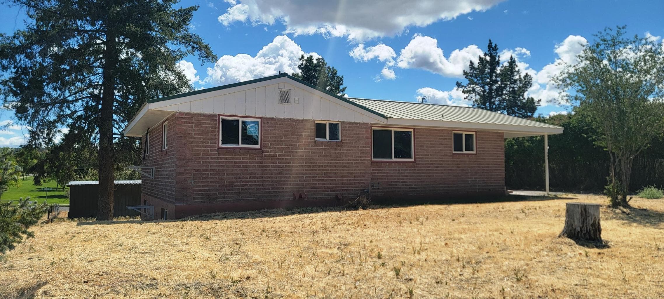 Photo of 985 Crest 2 of 10