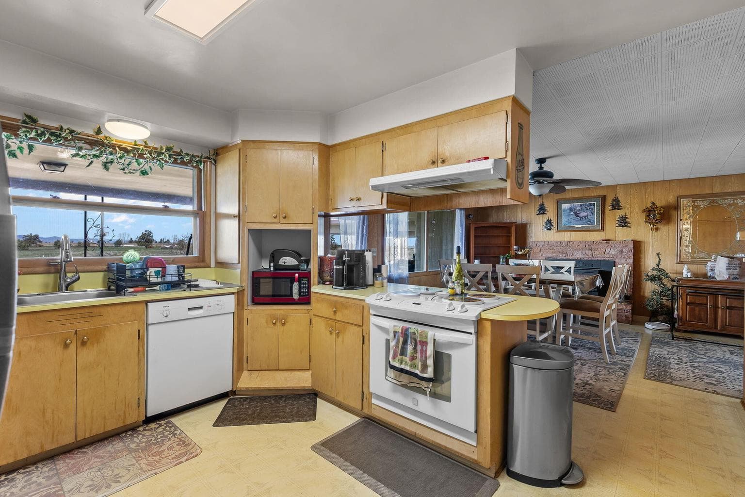 Photo of 2250 Elm 5 of 43