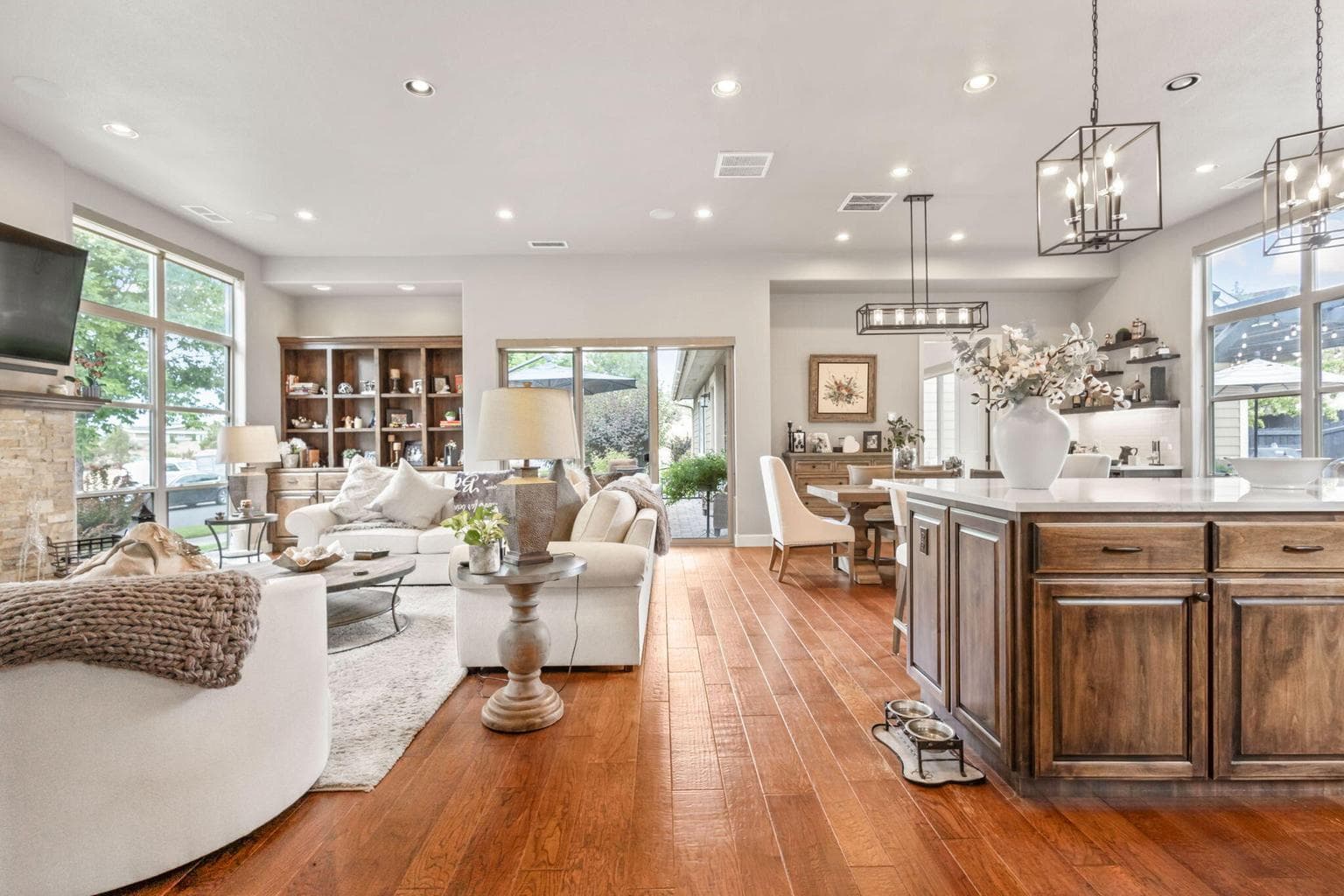 Photo of 301 Larkspur 4 of 49