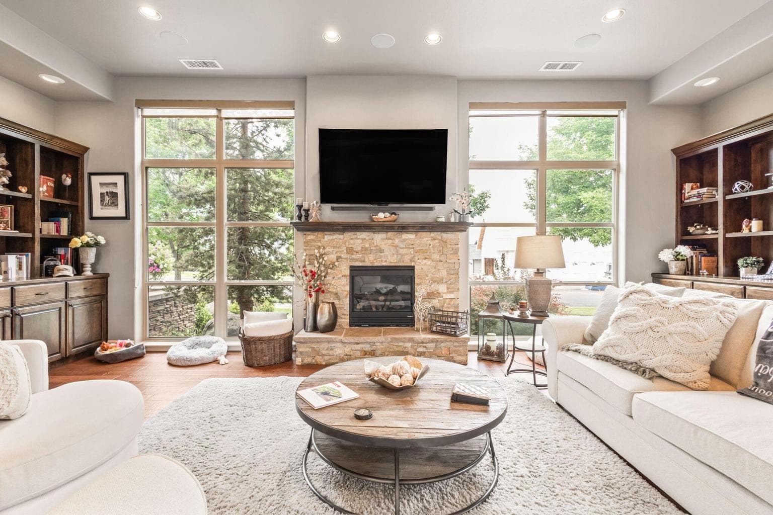 Photo of 301 Larkspur 5 of 49