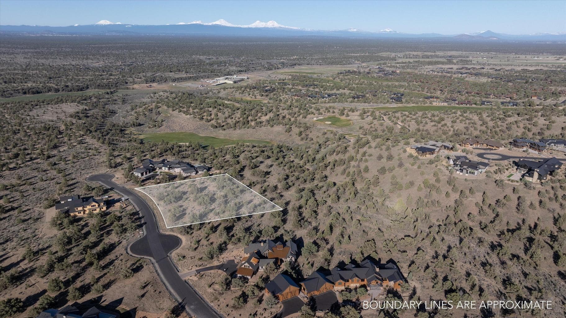 Homesite boundaries on the quiet Paragon Court