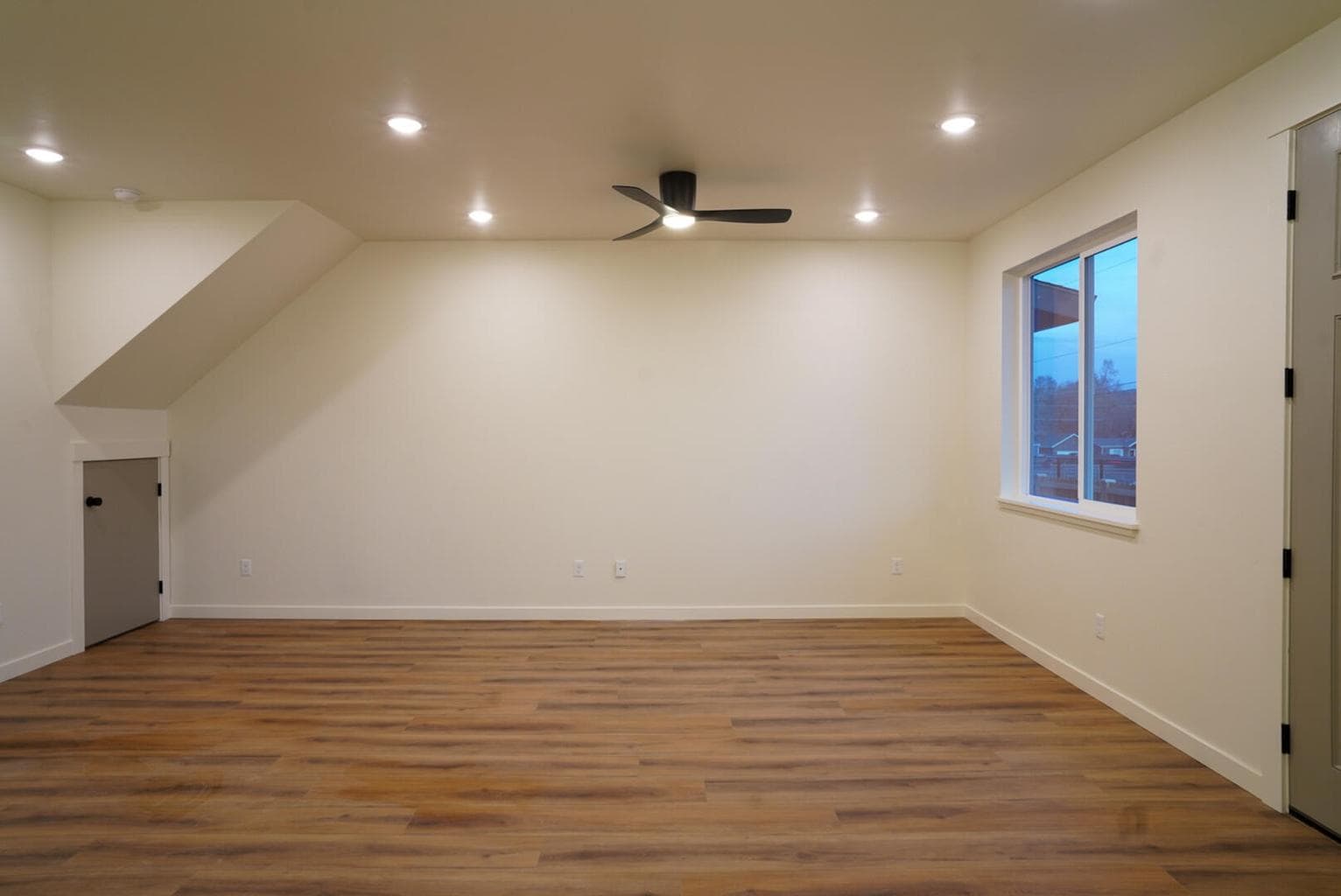 Photo of 1501 Laughlin 2 of 20