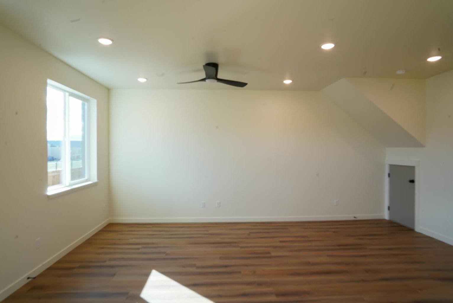 Photo of 1501 Laughlin 2 of 18