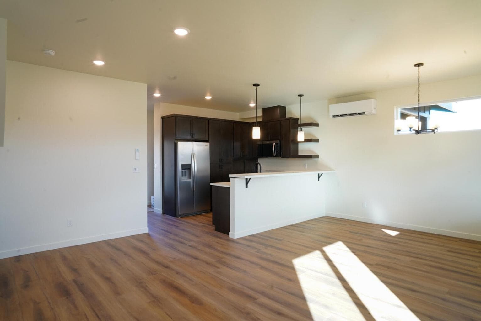 Photo of 1501 Laughlin 5 of 18