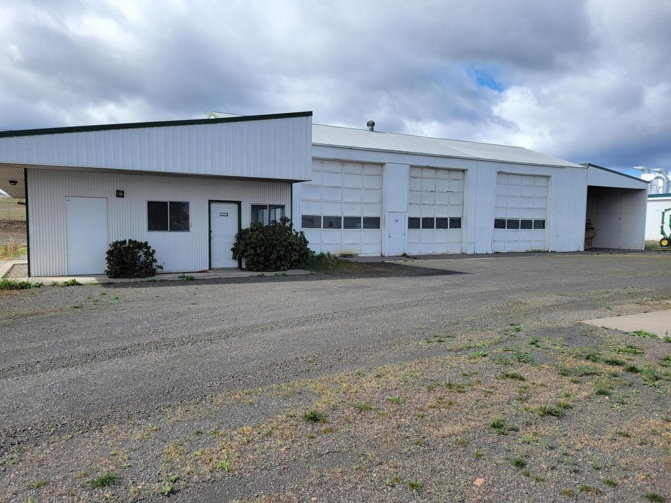 Photo of 3390 Hwy 97 2 of 8