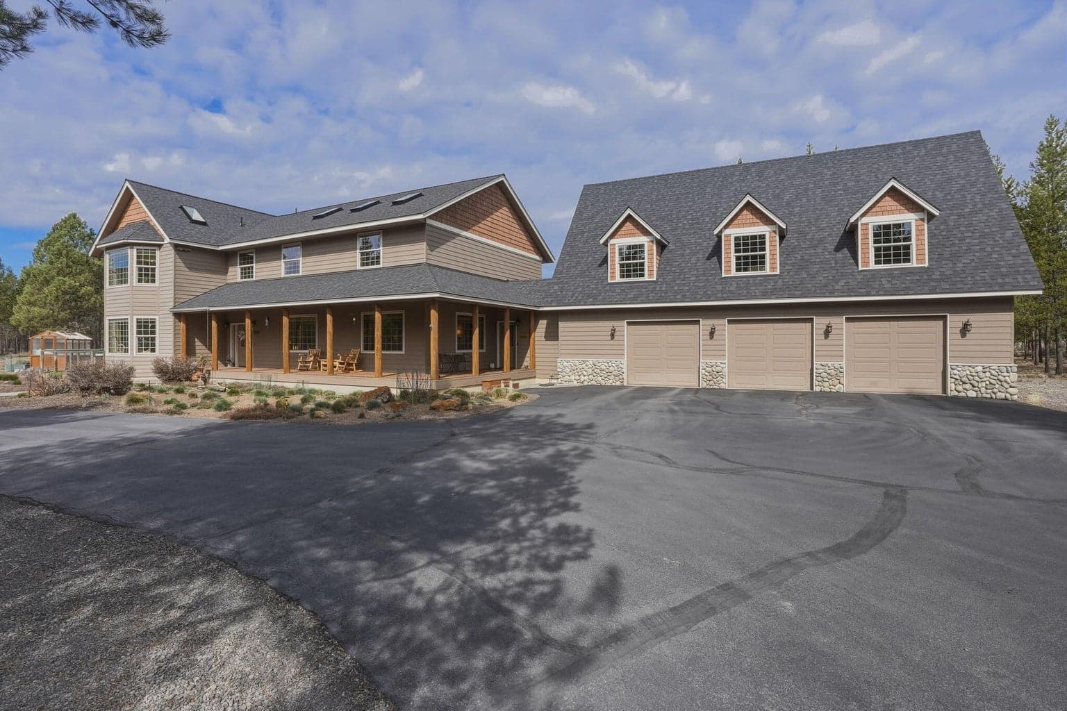 Photo of 16905 Pleasant View 4 of 105