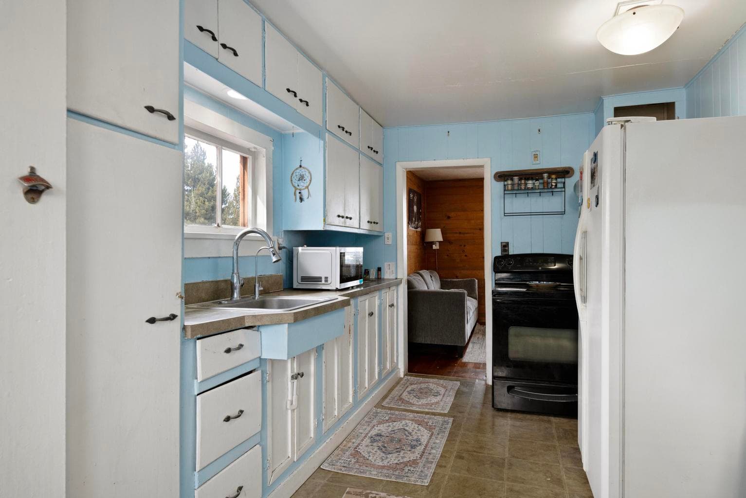 Photo of 243 Adams 5 of 19
