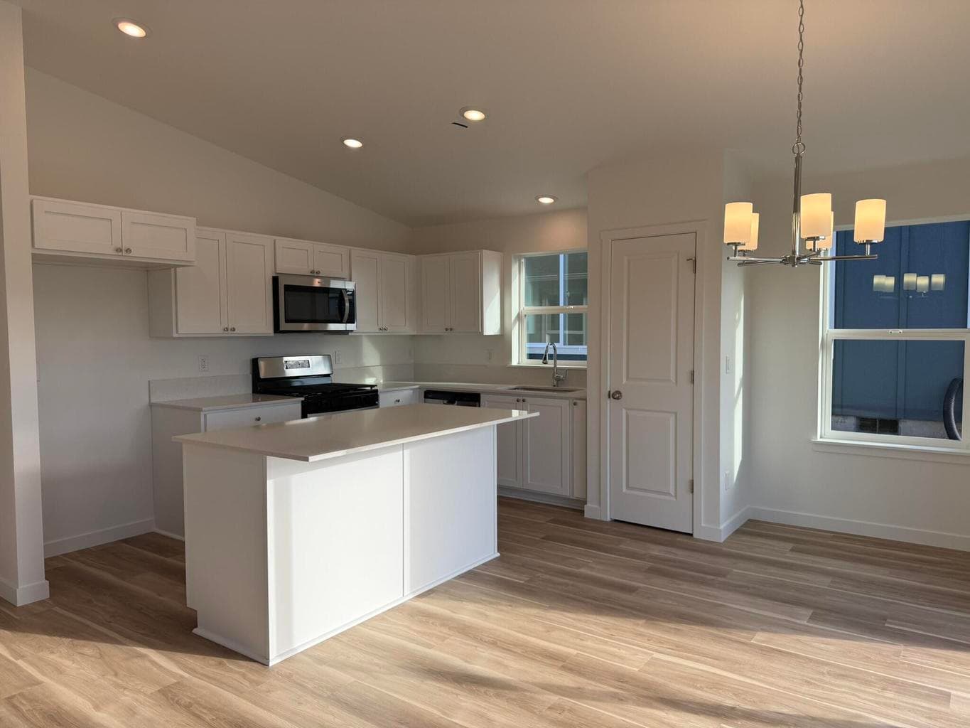 Photos of similar home, actual finishes may vary.