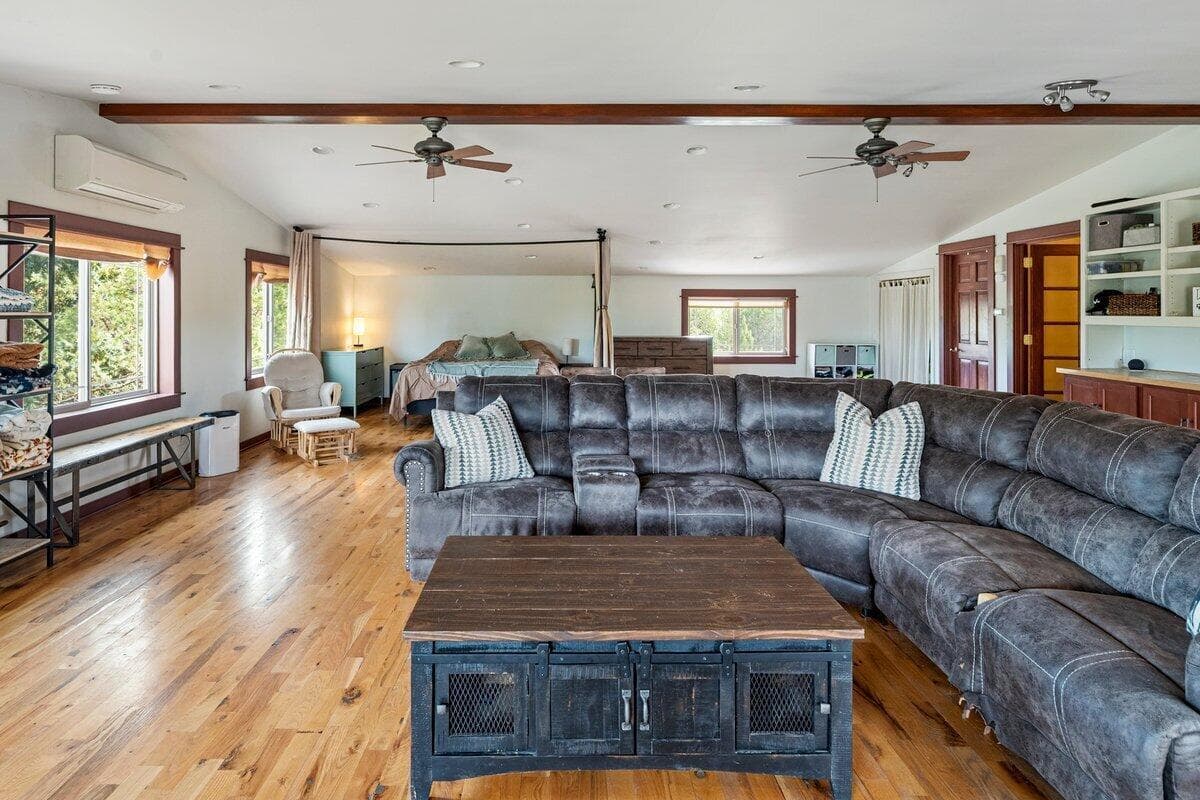 Photo of 10001 Geneva View 3 of 43