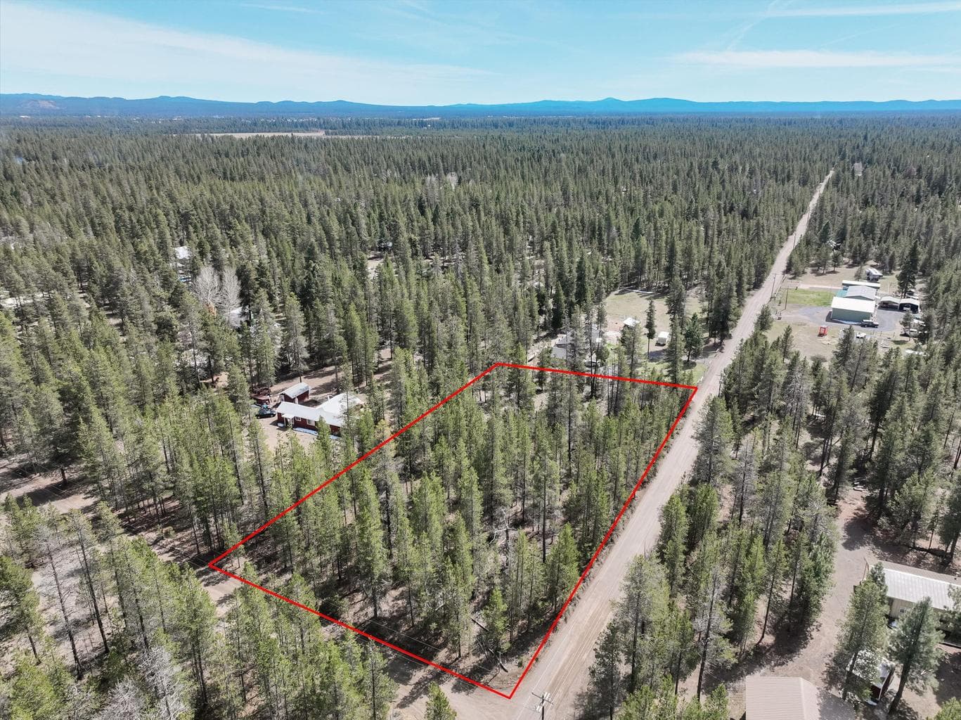 Photo of 52240 Dustan 2 of 9
