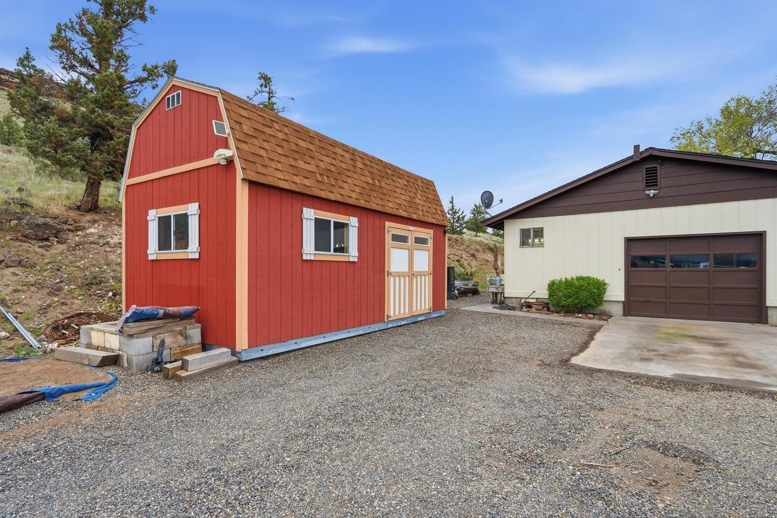 Photo of 2577 Hill 4 of 34